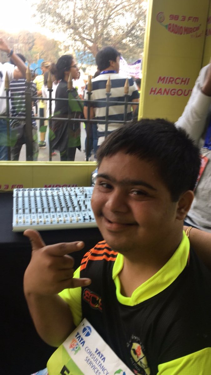 Mirchimumbai's tweet photo. That’s Priyank who is running the #Championswithdisability run with his maasi’s :)) too cute he’s on LIVE on Mirchi with @mirchiprerna https://t.co/TdRLrjE6Vh