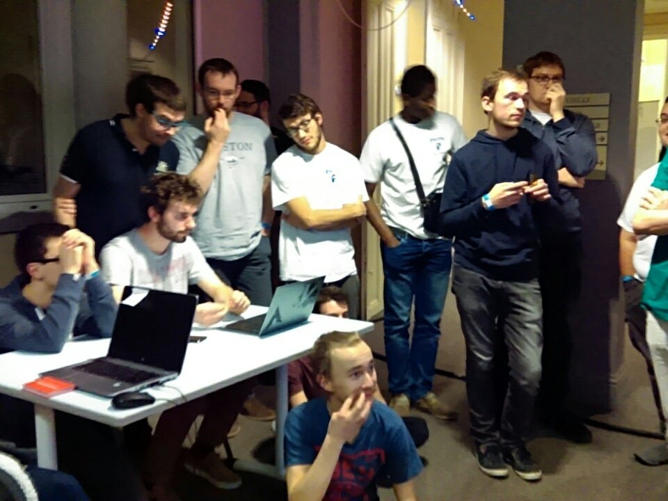 ylgirard's tweet photo. 3h du mat.... On est tenu en haleine apres un second match fourmis @haum72 #24hducode #24hcode https://t.co/DvHvo2uEmx