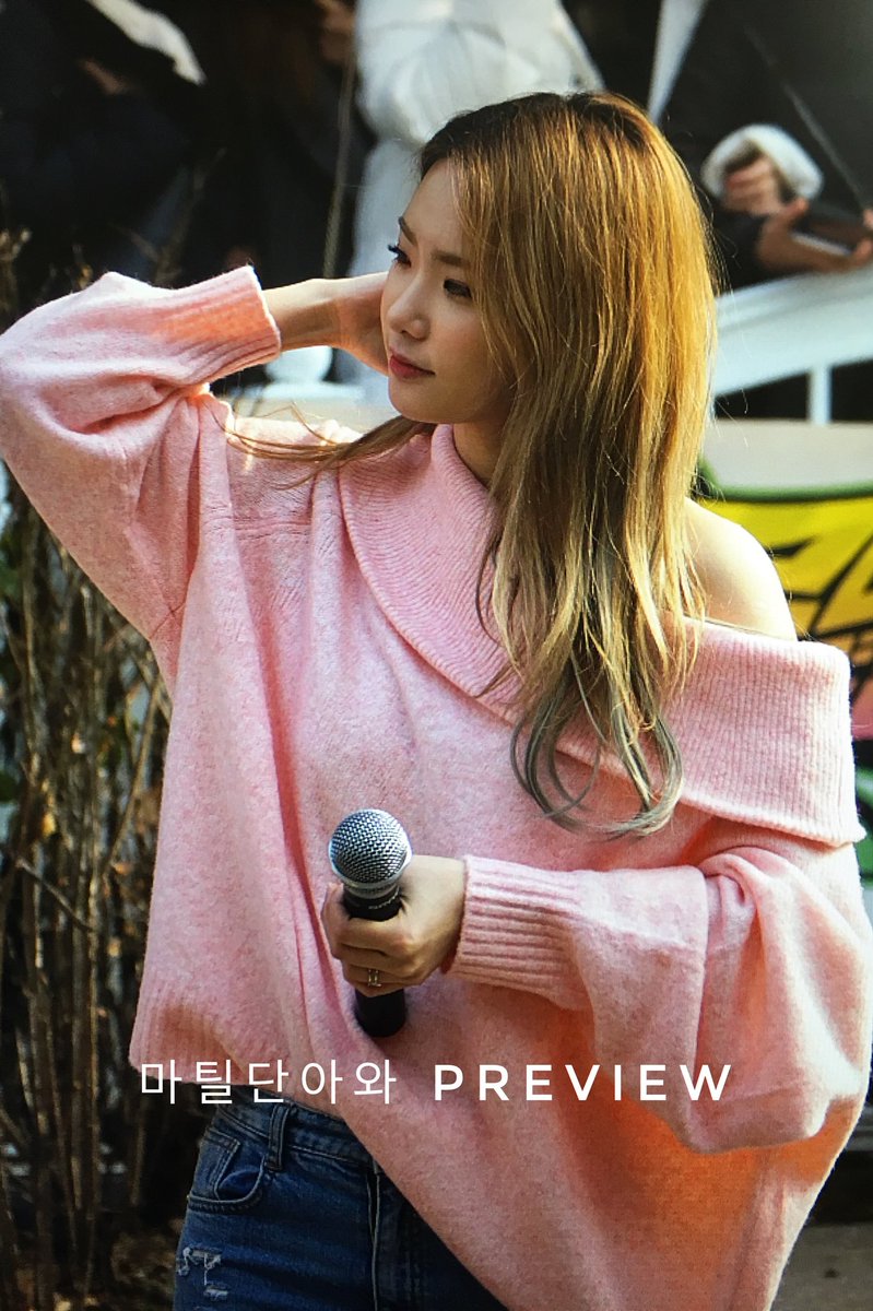 MatilDanAwa's tweet photo. 180120 #홍대 #버스킹 &amp; 잡채 공약이행 preview

#마틸다 #MATILDA #새별

@MTD_BOXMEDIA @nusta96 https://t.co/cytD3w8BQm