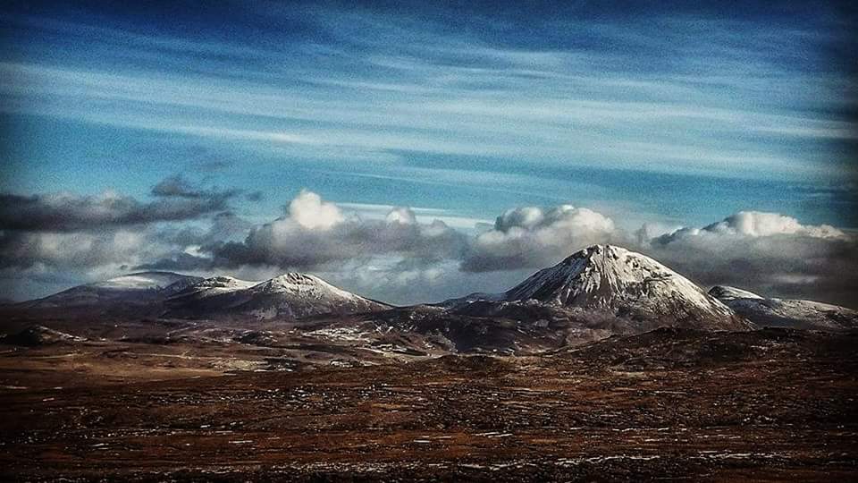 kerryhols's tweet photo. Ireland.#Ireland #mountains #MountainTop #mountain #climbing #hikingadventures #hiking #wander #wanderlust #WanderOverYonder #outdoors #winterruption2018 #familytravel #VacationCreation #vacationmode #vacation #Travel #summer2018 #holidayhome #holidayhunger #Reisen #airbnb #trip https://t.co/zEBTqDfdEW