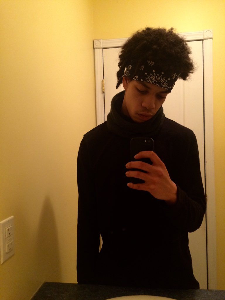theuglynegro's tweet photo. Danna season 💥🌊🌊🌊🌊 https://t.co/KRv7HNgbMe
