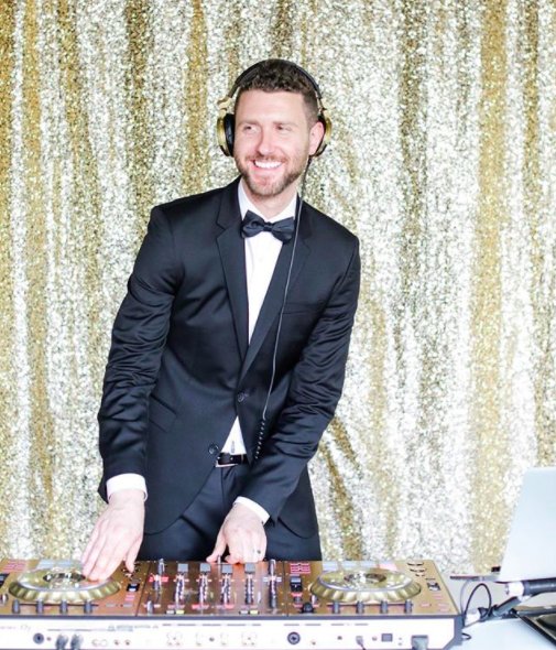 Wedspire's tweet photo. Do what you love. Love what you do! We’ve invited some of the most incredible wedding vendors from California to #Wedspiration2018!
Meet @whosthatdj one of our official vendors and don't forget to book their services during #Wedspiration2018 TONIGHT!! https://t.co/wfFMK6JREP