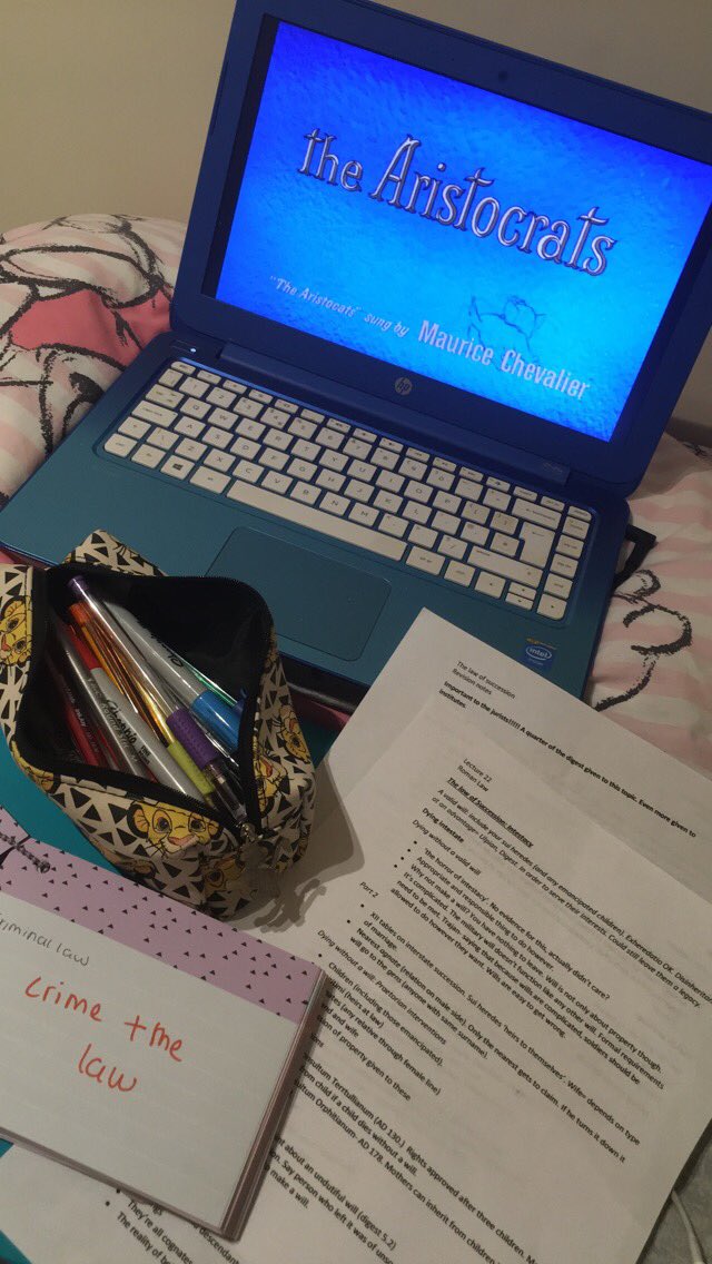 M0llyL0uise_'s tweet image. Wild Saturday night 😴🎓 #thirdyearproblems