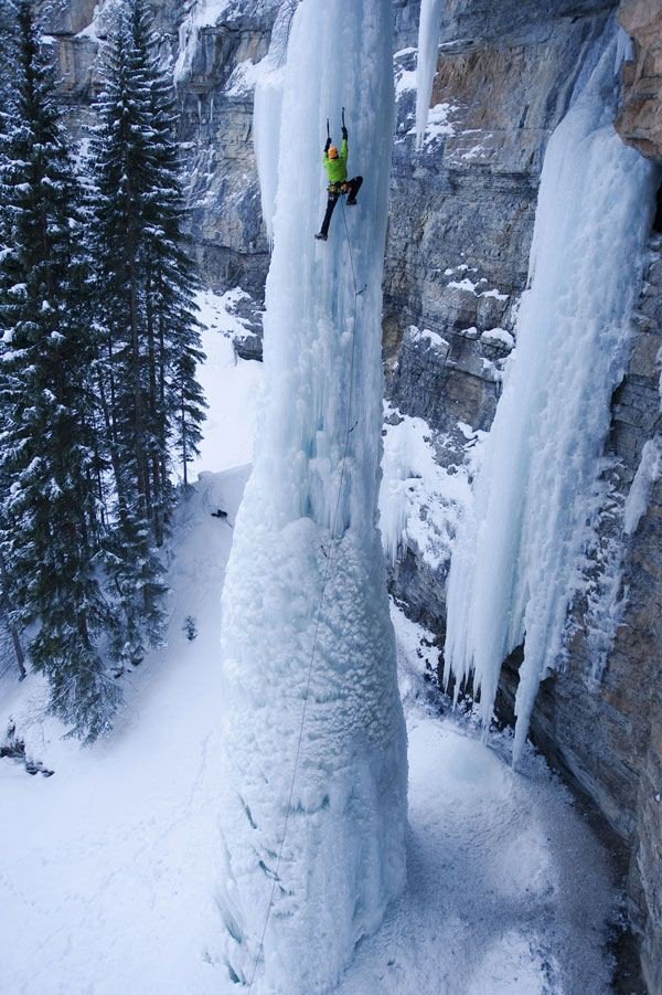 ~Ice climbing ... ❄🔹❄🔹❄
   Colorado, #USA 🇺🇸

#amazing