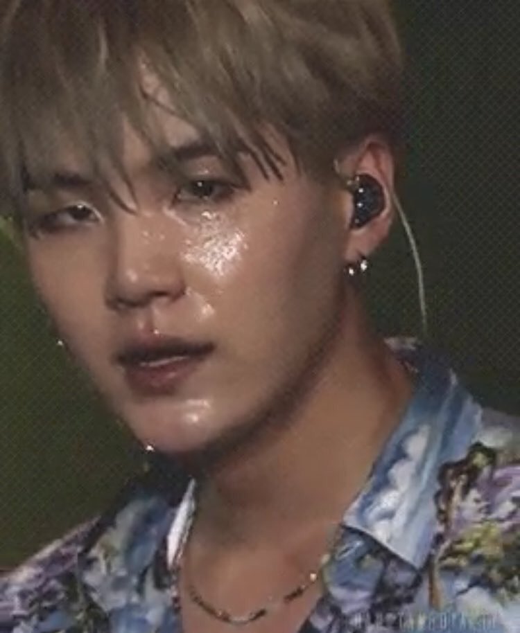 yoongistune's tweet photo. Hello 911, i'd like to report a murder https://t.co/ze9TqyxiH3