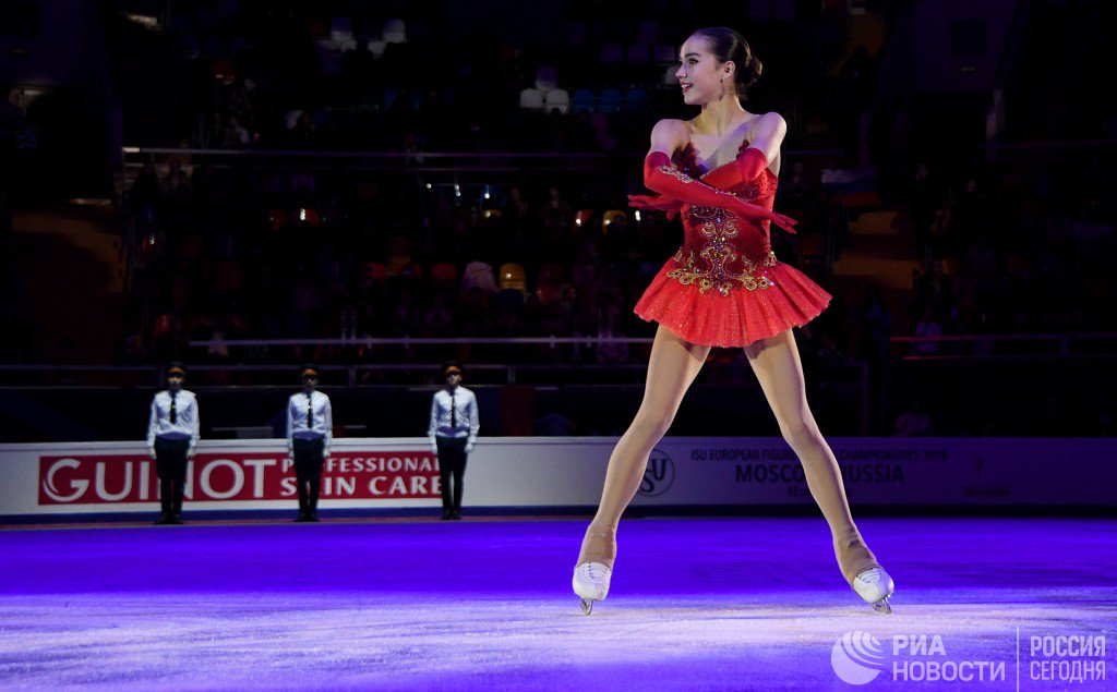 Женское фигурное катание. Загитова фотосессия 2022. Алина загитова произвольная 2018. Фигуристка алина загитова. Произвольная программа алины.