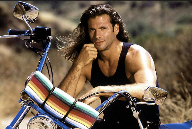 Happy birthday to hunk Lorenzo Lamas who turns 60 today! 