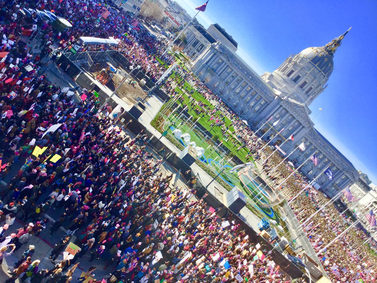 michellezaffino's tweet photo. Lining up for the #womensmarch2018 at #SanFrancisco city hall. Photo taken from the 5th Floor of the @SFPublicLibrary #WomensMarchSF #metoo #TIMESUP march xo https://t.co/fzkHL7JhAH