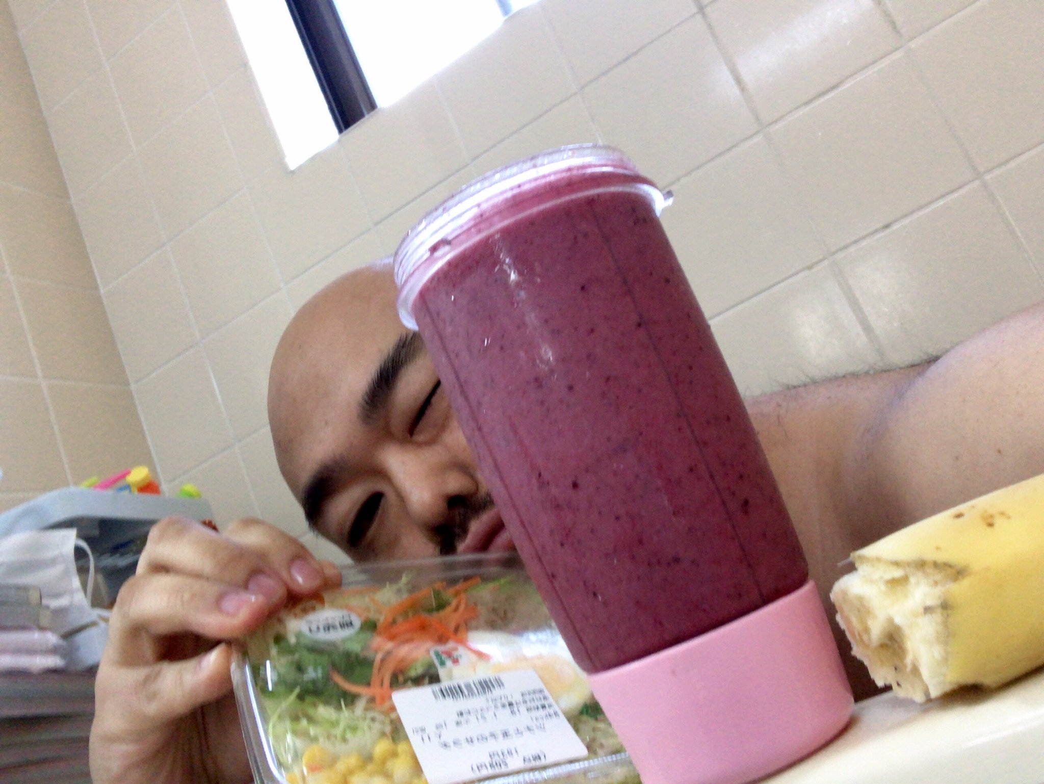 安田大サーカス クロちゃん 朝ごはんは スムージーとバナナとサラダ ヘルシー三種の神器 ヘルシー 朝ごはん 三種の神器 スムージー サラダ バナナ T Co Msncbjqkwn Twitter