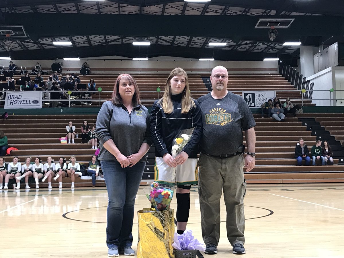 lisac0406's tweet photo. @LadyComet_Hoops Lady Comets senior night https://t.co/QbpRwDOXKT