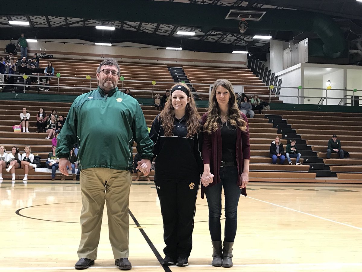 lisac0406's tweet photo. @LadyComet_Hoops Lady Comets senior night https://t.co/QbpRwDOXKT
