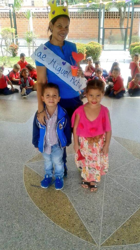 adi_f16's tweet photo. Homenaje a las docentes en su dia con #danielsarcosymaitedelgado preescolar Miguel Ache G. @alc_valencia @Alemarvez10 @Diosa1Escalona https://t.co/wZl8cC7xJX