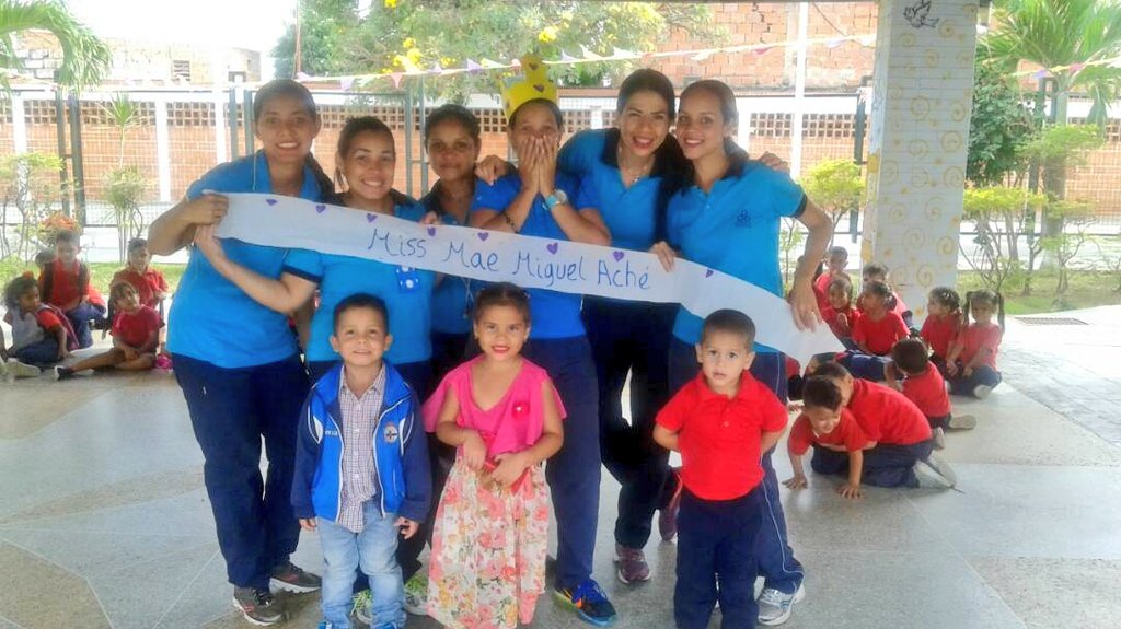 adi_f16's tweet photo. Homenaje a las docentes en su dia con #danielsarcosymaitedelgado preescolar Miguel Ache G. @alc_valencia @Alemarvez10 @Diosa1Escalona https://t.co/wZl8cC7xJX
