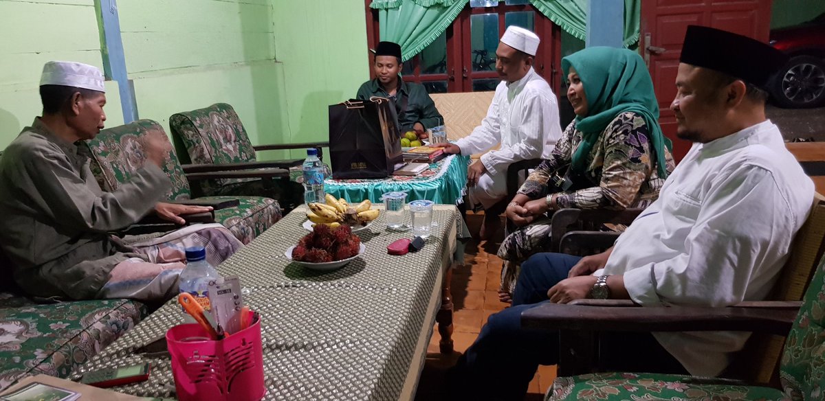 Sowan dan silaturahim ke para sesepuh Bojonegoro demi <a href="/gusipul4/">Saifullah Yusuf</a> dan <a href="/anna_muan32/">Anna Mu'awanah</a>. Semoga berkah #JatimMakmur #NgayomiTurNgopeni
