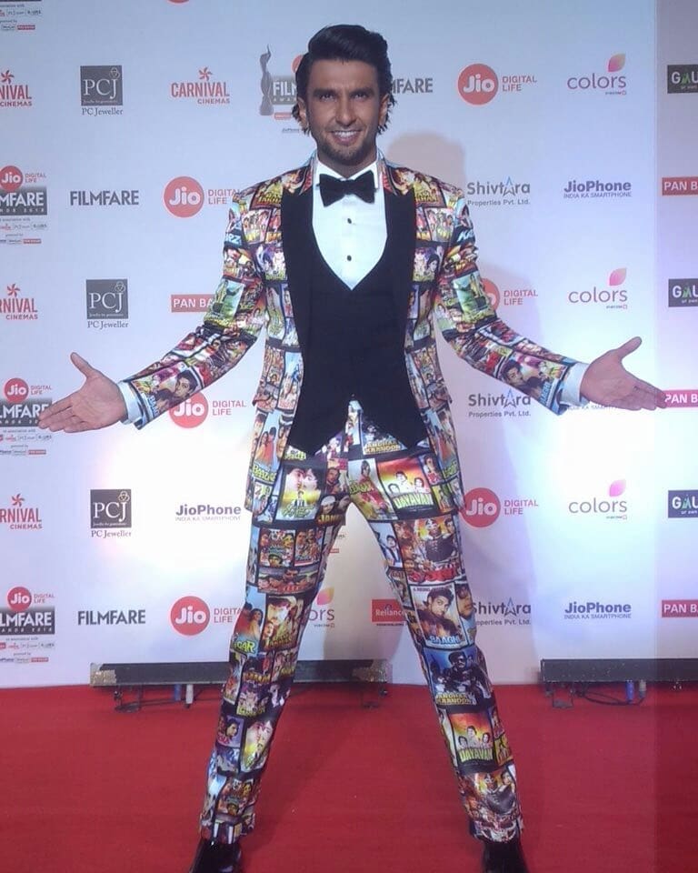 BollyEnt's tweet photo. Bollywood Celebrities at #JioFilmfareAwards
#JioFilmfareAwards2018
#FilmfareAwards2018
#FilmfareAwards
#DeepikaPadukone #celebrity
#Celebrities #AliaBhatt
#ShahRukhKhan #RanveerSingh
#AkshayKumar #Bollywood
#Padmaavat #PadMan
Link-
https://t.co/WMOMBI42nF https://t.co/lQAay5CUFR