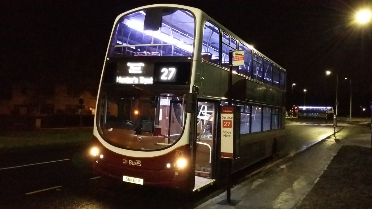 IanBieniowski's tweet photo. Enjoying a nice stint driving our lovely Service 27. Last southbound bus of the night. #lothianbuses #buspilot #winternights #the27 #volvob9 #wrightgemini https://t.co/WWgI2vqS5z