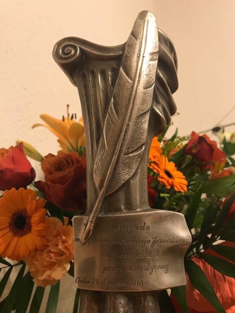 WolinskaMonika's tweet photo. I’m very honored to receive a special award for my artistic achievements from the hands of Ms. Agata Fisz, President of my hometown Chełm! I’m very happy and grateful to be honored by my beloved city!
#award #HomeTown #chelm #iamconductor #womanconductor #grateful #honored #art https://t.co/M0adto8vVC
