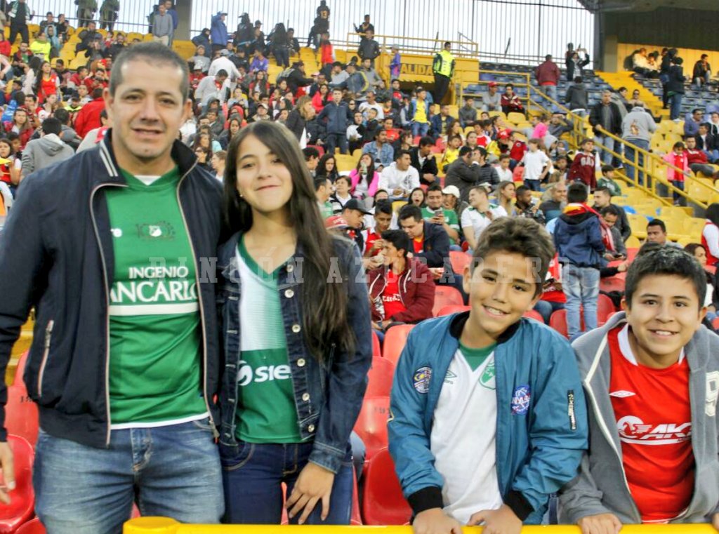 rddsportsusa's tweet photo. ¡Todos juntos al estadio! El fútbol hay que vivirlo en familia. #FútbolEnPaz 💚⚽🇳🇬 https://t.co/l1Jp8LIm5M