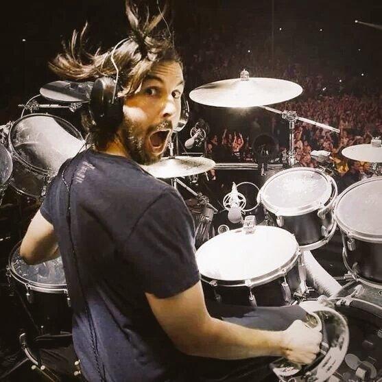 Feliz Aniversário, Rob Bourdon!!    Happy 39th Birthday,    