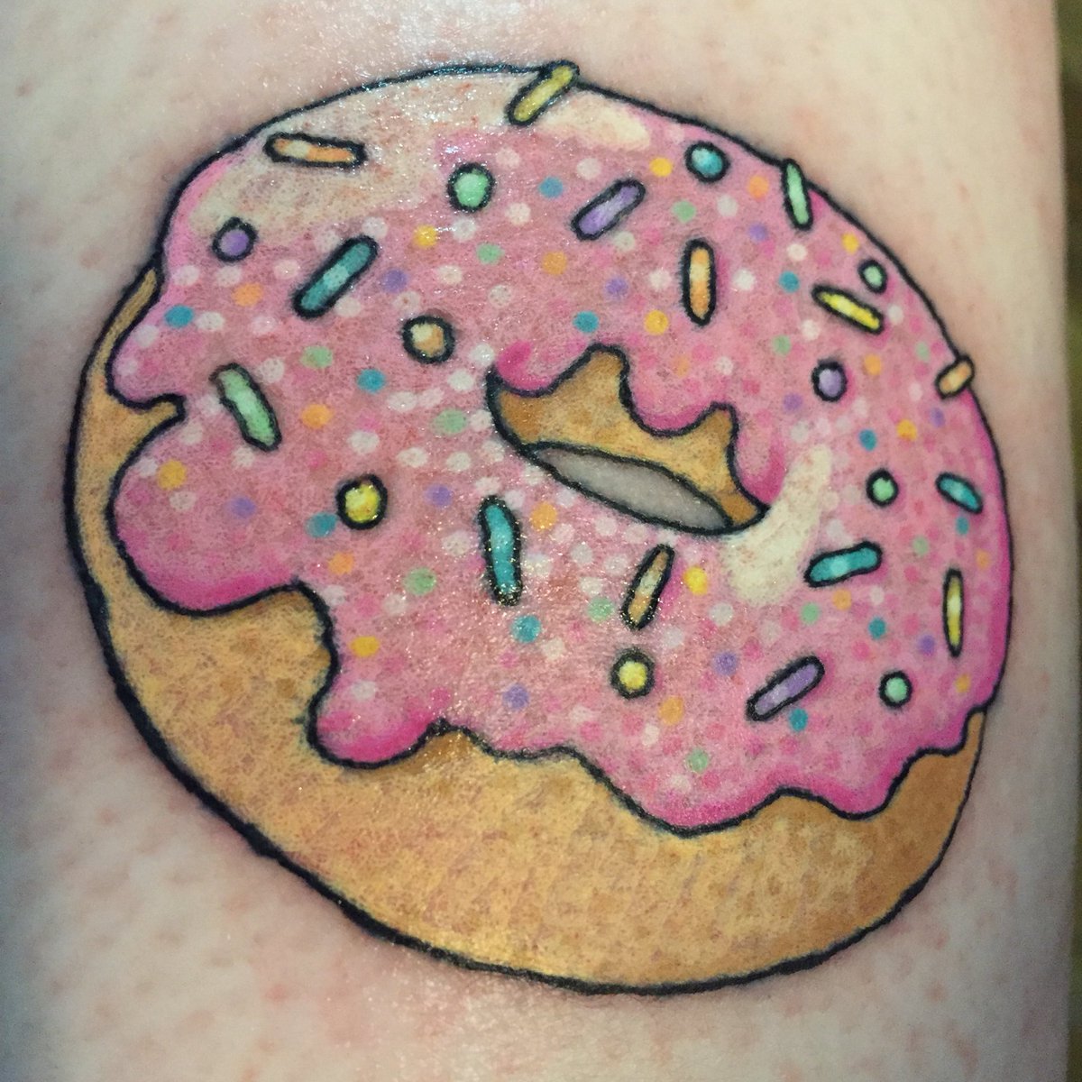 PepperNPals's tweet photo. Sandy used her awesome tattoo apprentice magic to put a DONUT on me LEG. https://t.co/tD1PYL9viW