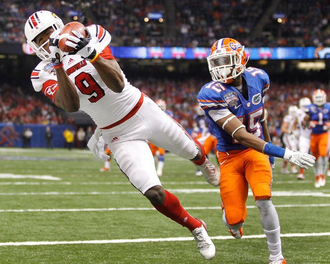 2dayOnX's tweet image. Today we honor one of the greatest WR’s to ever lace ‘em up in the Ville.

From Ballard to Louisville, then on to the Miami Dolphins in the NFL. He takes talent and success with him wherever he goes. 👀🔥🏈

Happy birthday @DeVanteParker11 !!

#CardNation has your back! #L1C4