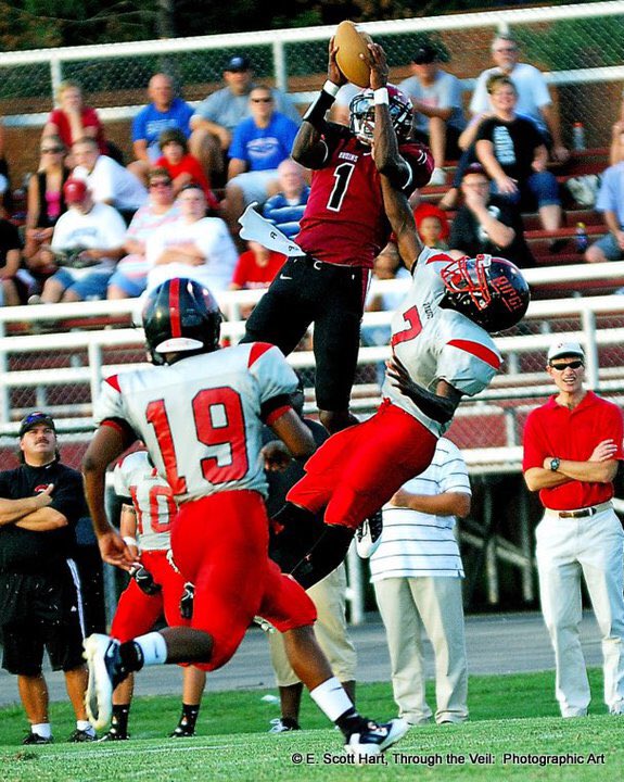2dayOnX's tweet image. Today we honor one of the greatest WR’s to ever lace ‘em up in the Ville.

From Ballard to Louisville, then on to the Miami Dolphins in the NFL. He takes talent and success with him wherever he goes. 👀🔥🏈

Happy birthday @DeVanteParker11 !!

#CardNation has your back! #L1C4