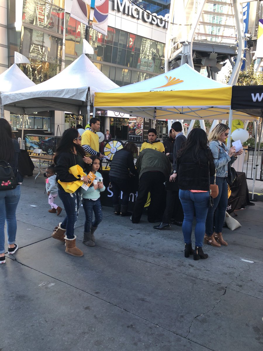 DtlaSprint's tweet photo. Sprint DTLA at @CalibashLA proudly representing. Come down for your chance to enter a raffle and win tickets and the chance to save money with the unlimited carrier  @blee01 @leonc626LA #maketheswitch #liveunlimited #sprintworksforme https://t.co/yG4nVRq1Rh
