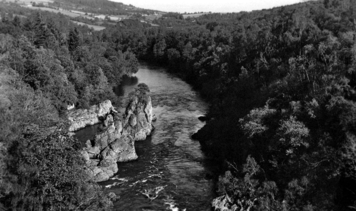 tourscotland's tweet photo. Old Tour #Scotland Ancestry Travel visit Genealogy Scottish History Blog photo of #Druim #Pass https://t.co/1Au5drEq4F and story of #Strathglass, in the #Highlands In 1801, William, the 24th #Clan #Chief of #Chisholm, began the #Highland #Clearances in Strathglass https://t.co/nhvvZHgA3D