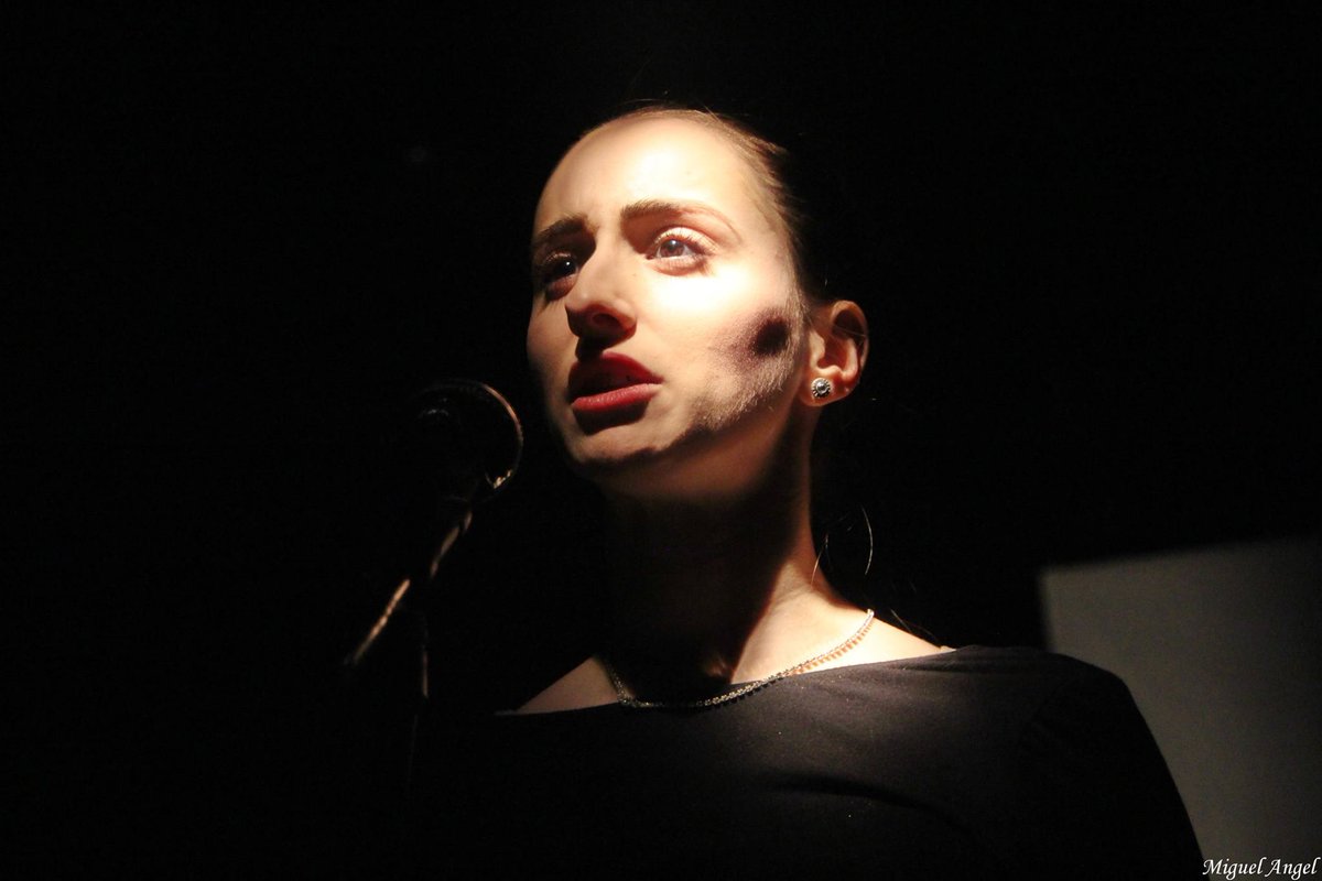 "Ojala estas lagrimas tuvieran el poder de conmover el corazón de piedra que tienes Eduardo" #SangredeEduardo hoy a las 20 en @umbralprimavera . #Teatro <a href="/Metidosenobras/">Metidos en Obras</a>