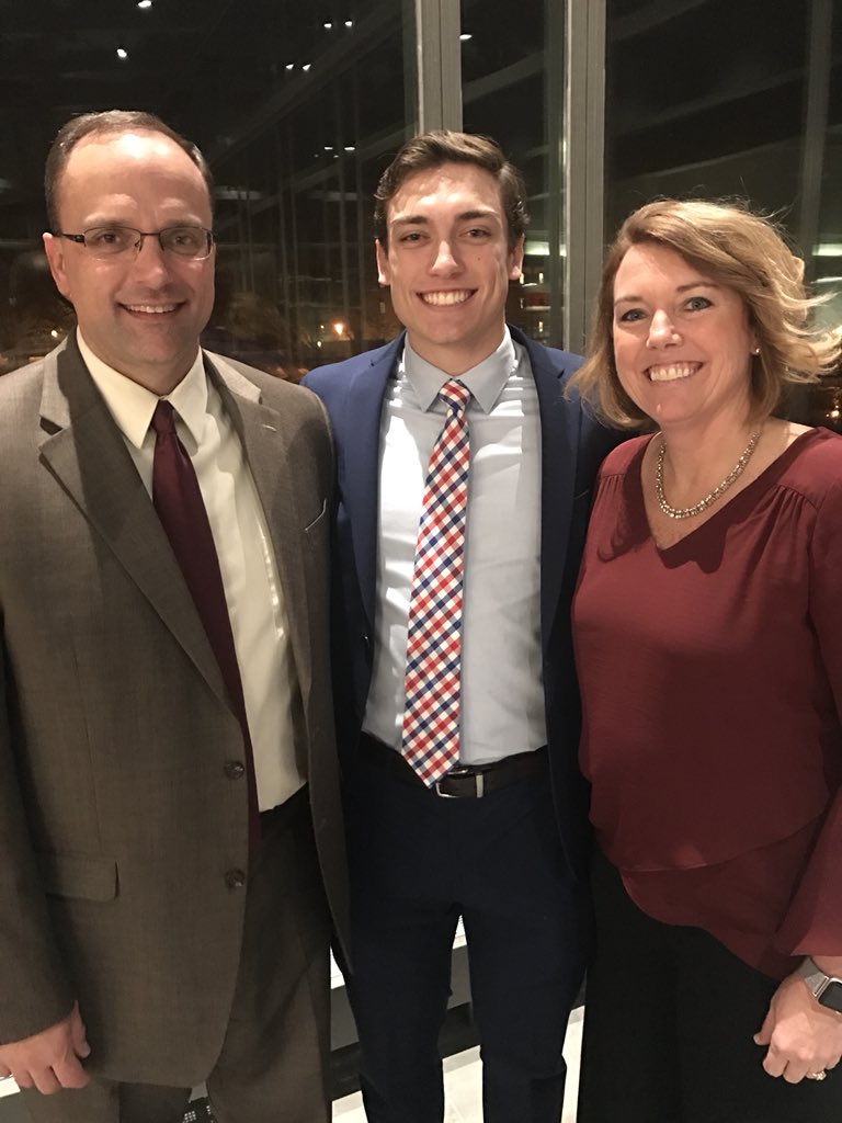 chevyalanwight's tweet photo. .@RoseHulmanFB banquet. Congrats to @gwight2. #academicallamerican #teammvp. #1engineering.  Love this school!! https://t.co/RAJUdHmZcP
