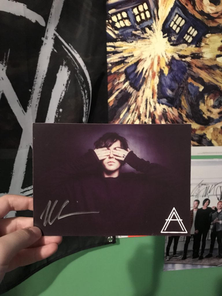 karmakailer's tweet photo. got my @AnthemMade shirts today!! so comfy thank you @Kellinquinn, i love them #anthemmade https://t.co/RHVRqwGemP