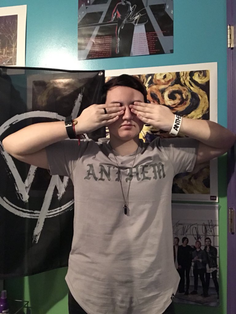 karmakailer's tweet photo. got my @AnthemMade shirts today!! so comfy thank you @Kellinquinn, i love them #anthemmade https://t.co/RHVRqwGemP