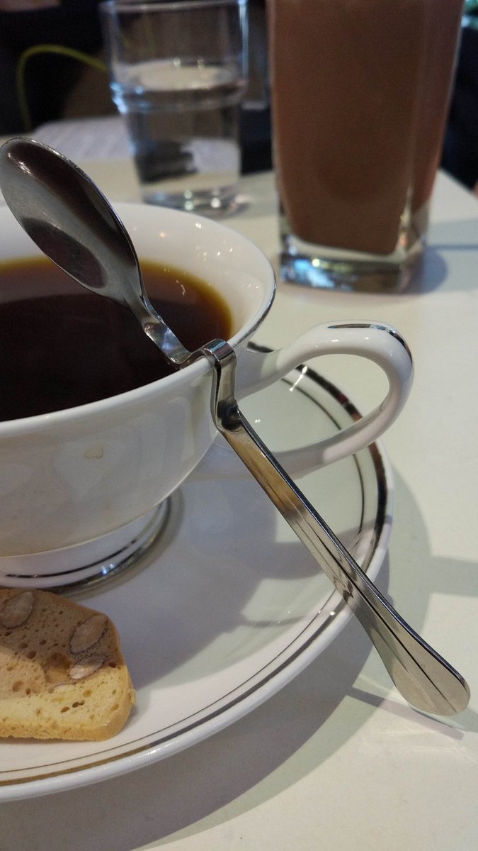 teacompletely's tweet photo. We love this teaspoon.  Why place it down when it can always rest on your teacup. #teaaccessories https://t.co/YFA9Ieu6ho