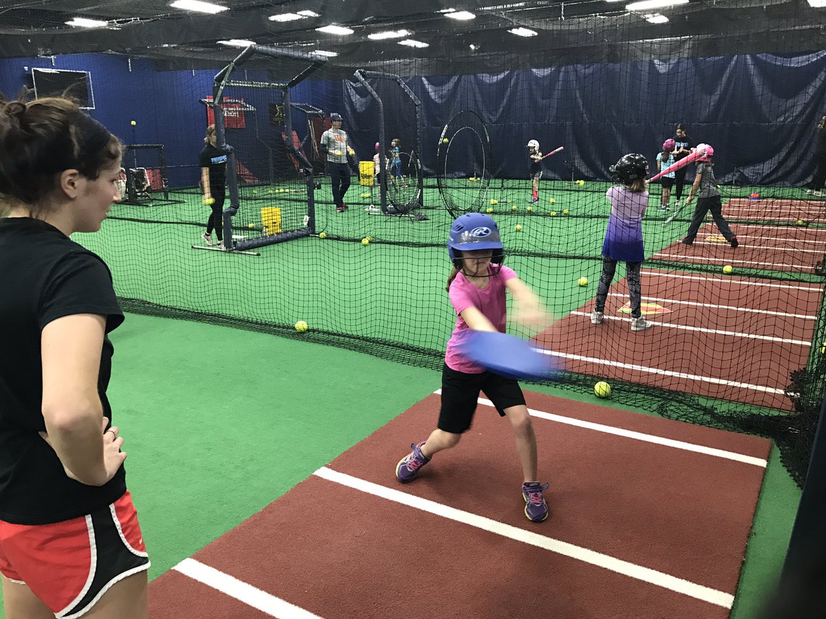 cacini_jr's tweet photo. Amazing clinic run by @PHSKnightsSball and hosted by @TheBallparkMP 
So proud of the team leaders Alyssa and LC!  32 campers the most since @JennieFinch first week of our opening 5 years ago!
#BPDifference 
All $ collected goes to pay for their spring trip to Florida! https://t.co/ru1FKtKgXo