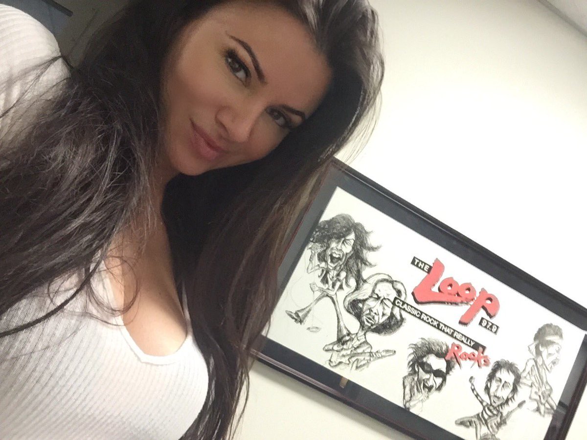 April-LoopRockGirl tweet media