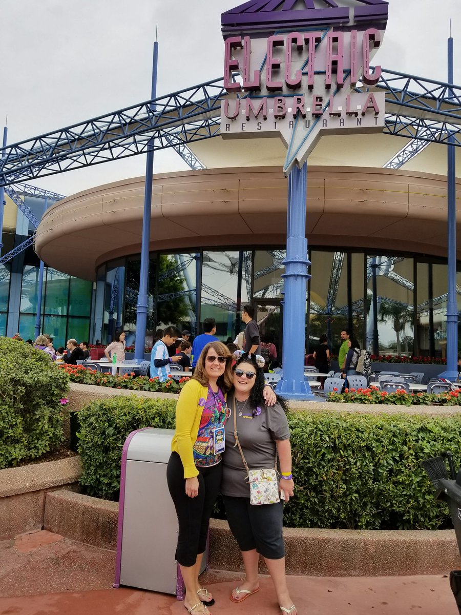 loudat9's tweet image. Visiting our old place of employment.  Stargate forever! @RecruiterMarcie
#cpalumni #visforvintage #spring89