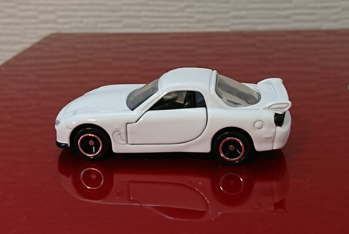 ユニバ大好き در توییتر 安室さんのrx 7 即買いしてしまった お一人様3個限りとなってました 10円 子供はトミカ として欲しがったけど私は安室さんの車として欲しい ナンバープレートが魅力すぎる