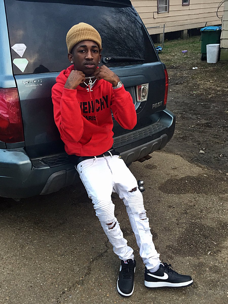 NLBAVEDO's tweet photo. Real street nixxa NO FLAWS❤️🐍
#ForeverFlyy #DoubleF #J4B2OutNow🔥 #RedBudBabyOutNow🔥 https://t.co/sSQLIvDnVZ
