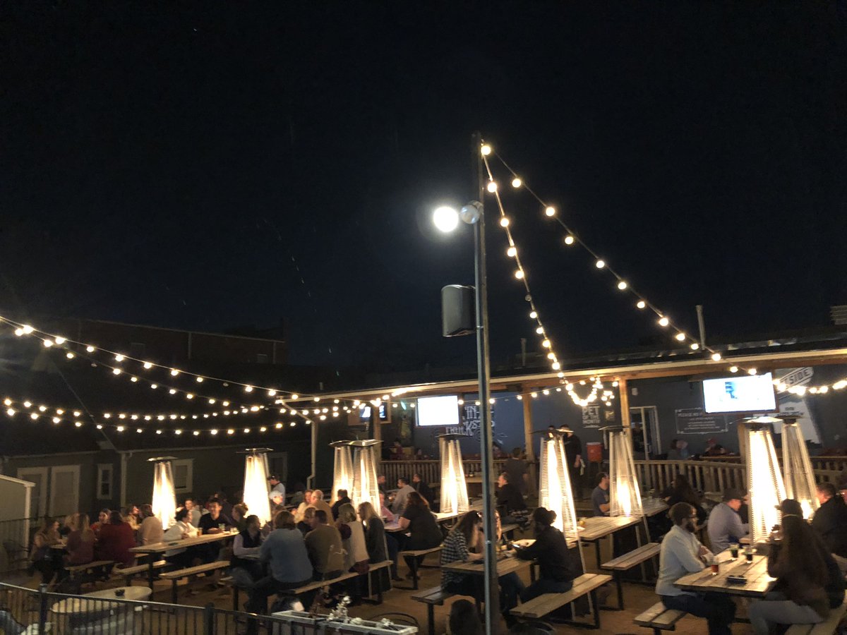 Dumpling_bros76's tweet photo. #eastsidedenton is Popping tonight! C’mon out #dentonites and enjoy this weather while it lasts!
#dentonfood #discoverdenton #koreanfoodtruck #dfwfoodtruck #hirefoodtruck https://t.co/48Vz1umNK9