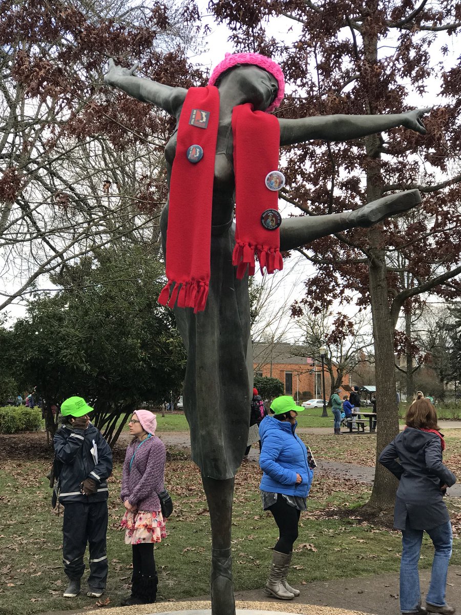 birdgirl1001's tweet photo. #WomensMarchCorvallis #WomensMarch2018 Corvallis Oregon represented! https://t.co/NxvKJogEuh