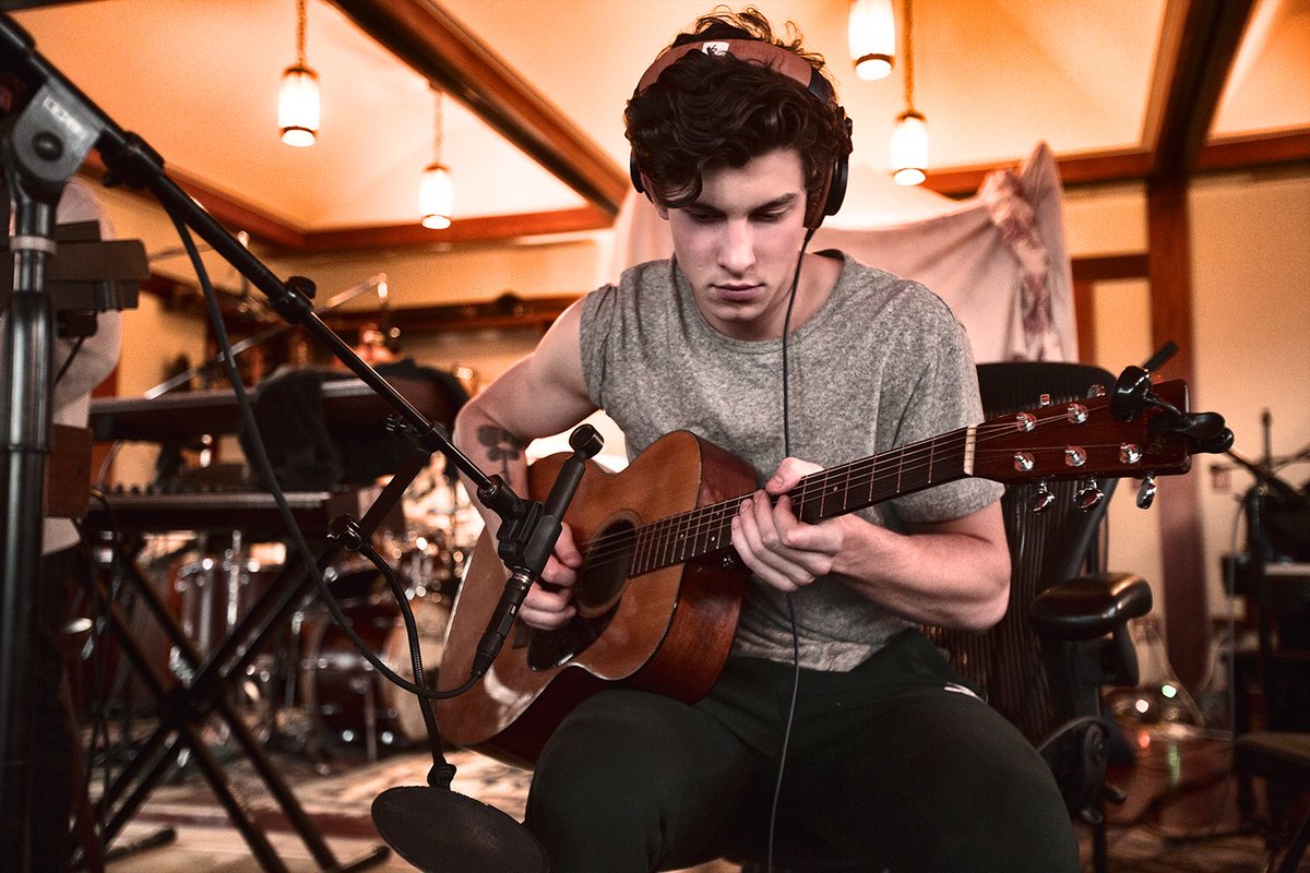 VoteSMendesBR's tweet photo. 30 RTS AQUI!

RT = VOTO

#BestLyrics #HoldinMeBack #iHeartAwards https://t.co/DZhV9n1NGs