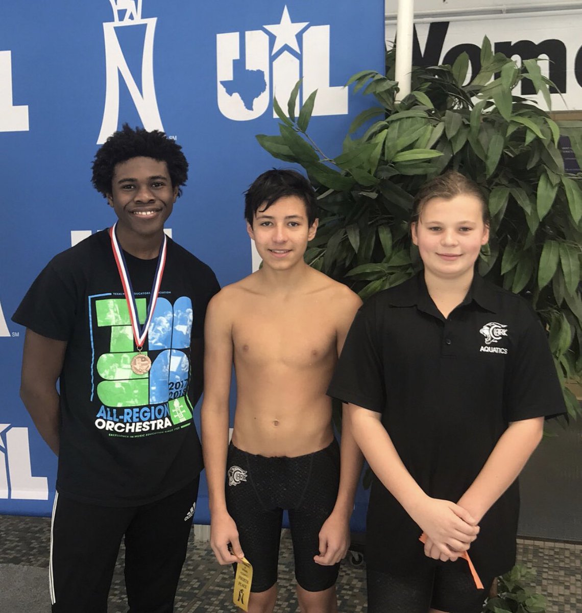 ClarkHSAquatics's tweet photo. Congrats to our divers on their awesome performances at districts today!! https://t.co/FKqC4ZdQUp