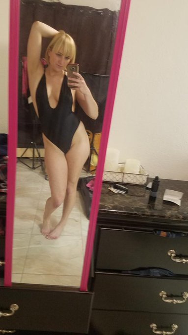 Thank you for the sexy one piece bikini!!! I love it! Xoxox https://t.co/Szibb7Mcyr