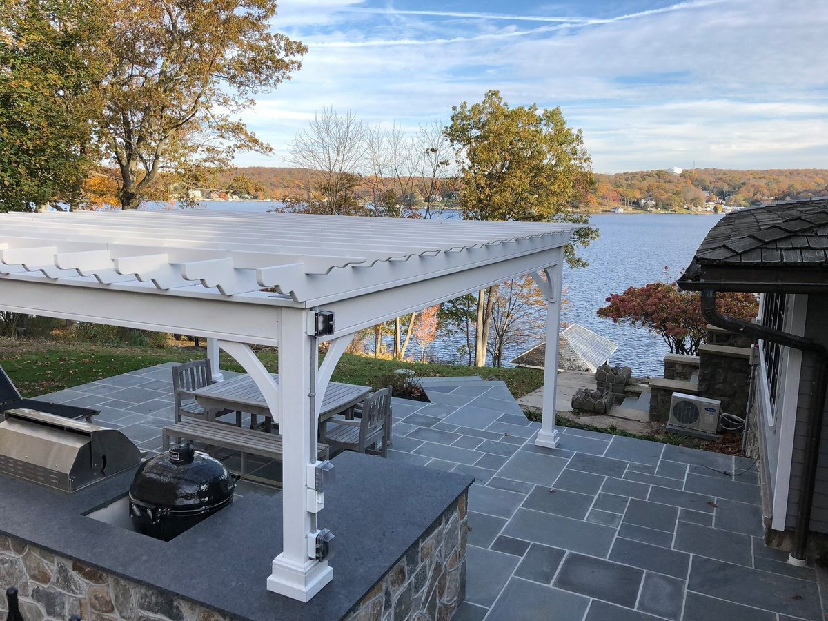 PrimeBuilds's tweet image. Here is the bluestone patio, custom built-in grilling station and bar, winding stone staircase connecting elevations, bluestone walkways, Belgian block driveways, real-stone veneer siding @PrimeBuilds #PrimeConstruction #PrimeBuilds #PrimeConstructionRemodeling #ThisIsOurWork