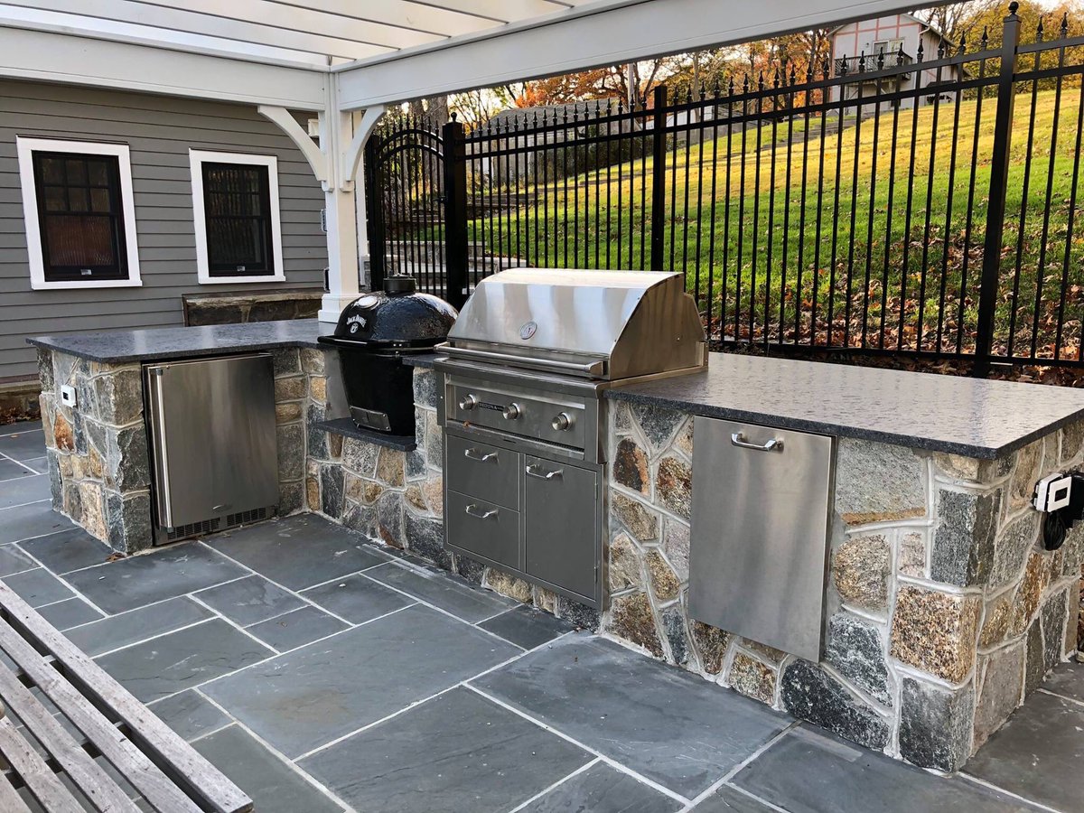 PrimeBuilds's tweet image. Here is the bluestone patio, custom built-in grilling station and bar, winding stone staircase connecting elevations, bluestone walkways, Belgian block driveways, real-stone veneer siding @PrimeBuilds #PrimeConstruction #PrimeBuilds #PrimeConstructionRemodeling #ThisIsOurWork