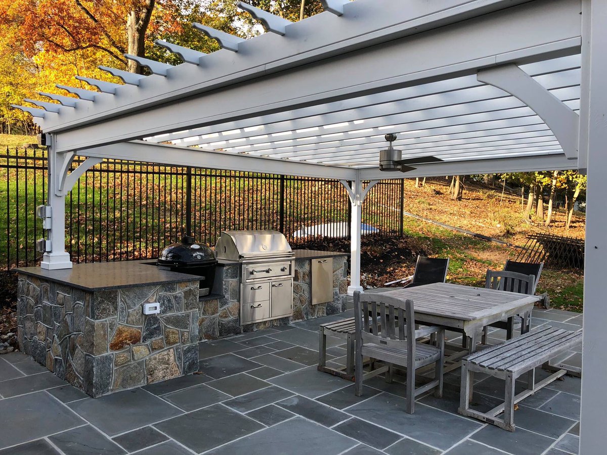 PrimeBuilds's tweet image. Here is the bluestone patio, custom built-in grilling station and bar, winding stone staircase connecting elevations, bluestone walkways, Belgian block driveways, real-stone veneer siding @PrimeBuilds #PrimeConstruction #PrimeBuilds #PrimeConstructionRemodeling #ThisIsOurWork