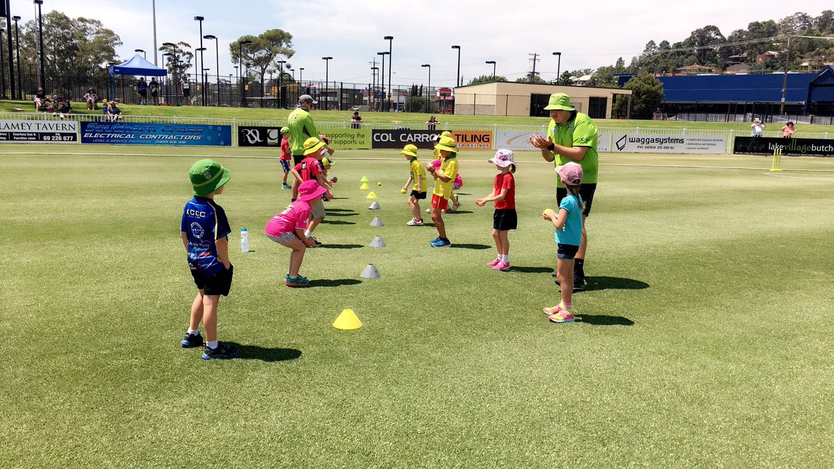 sunnyg315's tweet photo. Great to see so many #thunderfans here @WaggaWagga taking part in the #miloT20 pre game activation ahead of the #WBBL03 ThundervsStrikers! #wearethundernation⚡️🏏@lukeo1974 @ThunderBBL @JLees91 @ThunderWBBL https://t.co/qLd5rjn4am
