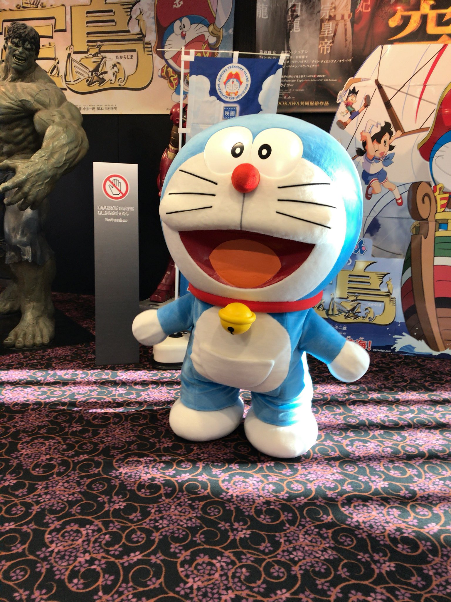 小玉の大仏さん ドラえもん 着ぐるみ見たのは初めて 意外にカワイイ T Co Naliwvd47q Twitter