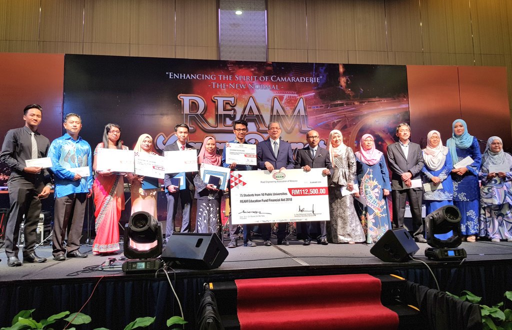 The Road Engineering Association of Malaysia (REAM) record its appreciation &amp; thanks to YB Minister of Works <a href="/PetraJayaMP/">Fadillah Yusof 🇲🇾</a> all road practitioners, academia, REAM members &amp; individuals in making the 6th REAM Gala Dinner 2018 a success. To the Organising Comm TQ for job well done 👍