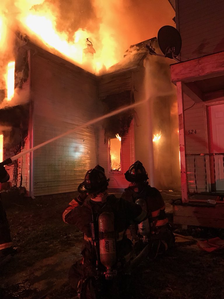 IFD_NEWS's tweet photo. 13 Units dispatched to 525 N Temple for blaze in 2 Story Vacant. No Injuries #DefensiveOps https://t.co/lGuDWTAB4b